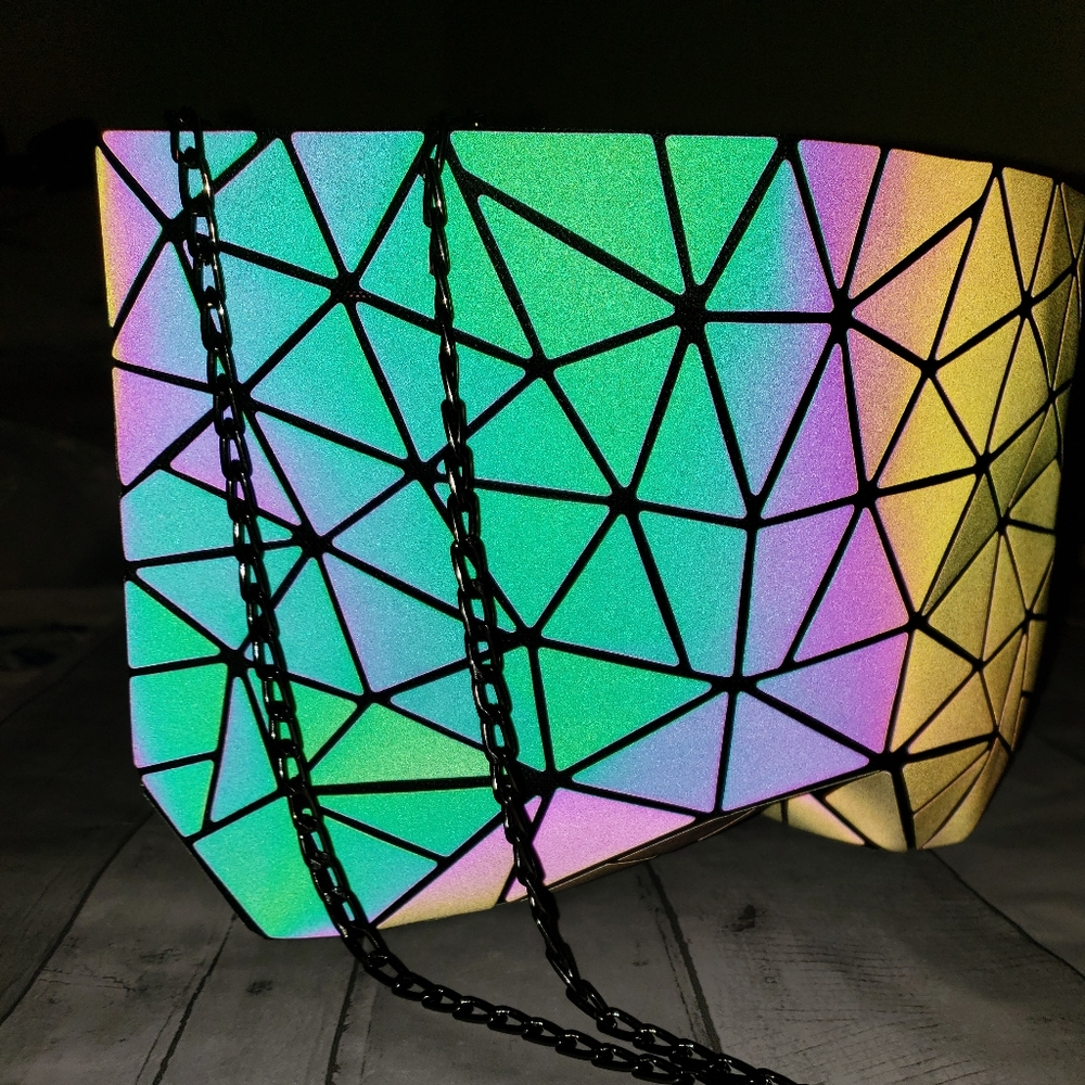 3D holographic cross body chain purse! New!